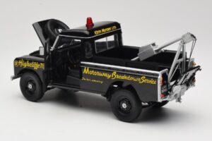Land Rover Series III Bergungsfahrzeug Schwarz Universal Hobbies 1:18 4411 Metall – Bild 5 von 8