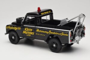 Land Rover Series III Bergungsfahrzeug Schwarz Universal Hobbies 1:18 4411 Metall – Bild 7 von 8