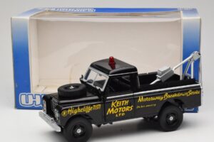 Land Rover Series III Bergungsfahrzeug Schwarz Universal Hobbies 1:18 4411 Metall – Bild 8 von 8