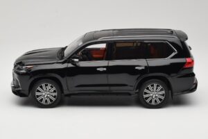 Lexus LX570 J200 Schwarz LCD 1:18 LCD18010-BL Metall – Bild 4 von 8