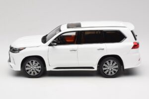 Lexus LX570 J200 Weiss LCD 1:18 LCD18010-WH Metall – Bild 4 von 8