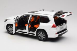 Lexus LX570 J200 Weiss LCD 1:18 LCD18010-WH Metall – Bild 5 von 8