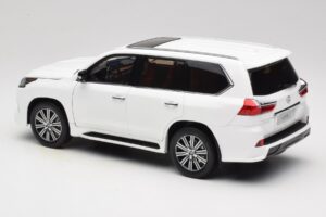 Lexus LX570 J200 Weiss LCD 1:18 LCD18010-WH Metall – Bild 7 von 8