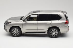 Lexus LX570 Sonic Titanium Kyosho 1:18 08955T Metall – Bild 4 von 8