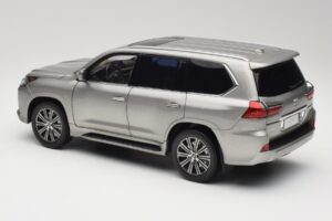 Lexus LX570 Sonic Titanium Kyosho 1:18 08955T Metall – Bild 7 von 8