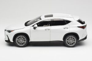 Lexus NX450h+ AZ20 Weiss Kyosho 1:18 08968Q Resin – Bild 4 von 8