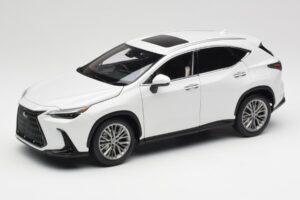 Lexus NX450h+ AZ20 Weiss Kyosho 1:18 08968Q Resin