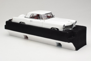 Lincoln Continental Mark II Weiss Road Signature 1:18 20078-P1 Metall – Bild 4 von 6