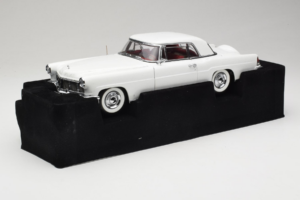 Lincoln Continental Mark II Weiss Road Signature 1:18 20078-P1 Metall