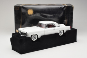 Lincoln Continental Mark II Weiss Road Signature 1:18 20078-P1 Metall – Bild 6 von 6