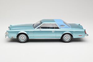 Lincoln Continental Mark V Blue Metallic MCG 1:18 MCG18369 Metall – Bild 3 von 6