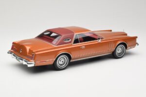Lincoln Continental Mark V Crystal Apricot Metallic MCG 1:18 MCG18370 Metall – Bild 2 von 6