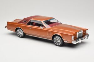 Lincoln Continental Mark V Crystal Apricot Metallic MCG 1:18 MCG18370 Metall – Bild 4 von 6