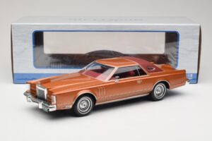Lincoln Continental Mark V Crystal Apricot Metallic MCG 1:18 MCG18370 Metall – Bild 6 von 6