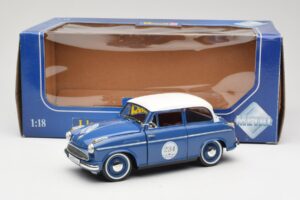 Lloyd Alexander TS #234 Blau Revell 1:18 08463 Metall – Bild 8 von 8