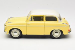 Lloyd Alexander TS Gelb Revell 1:18 08958 Metall – Bild 4 von 8