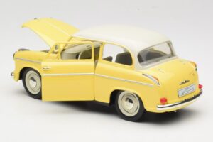 Lloyd Alexander TS Gelb Revell 1:18 08958 Metall – Bild 5 von 8