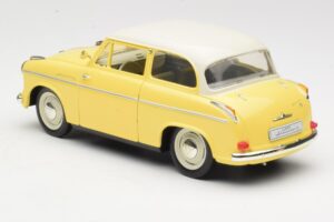Lloyd Alexander TS Gelb Revell 1:18 08958 Metall – Bild 7 von 8