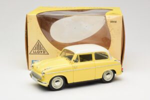 Lloyd Alexander TS Gelb Revell 1:18 08958 Metall – Bild 8 von 8