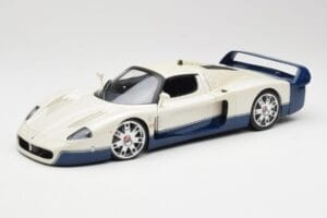 Maserati MC12 Weiss Blau Hot Wheels 1:18 G7158 Metall