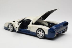 Maserati MC12 Weiss Blau Hot Wheels 1:18 G7158 Metall – Bild 5 von 8