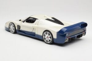 Maserati MC12 Weiss Blau Hot Wheels 1:18 G7158 Metall – Bild 7 von 8