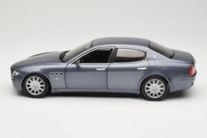 Maserati Quattroporte Blue Metallic Hot Wheels 1:18 B7003 Metall – Bild 4 von 8