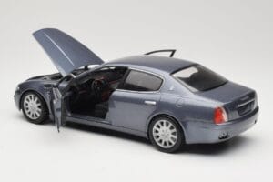 Maserati Quattroporte Blue Metallic Hot Wheels 1:18 B7003 Metall – Bild 5 von 8