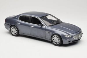 Maserati Quattroporte Blue Metallic Hot Wheels 1:18 B7003 Metall – Bild 6 von 8