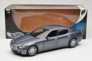 Maserati Quattroporte Blue Metallic Hot Wheels 1:18 B7003 Metall – Bild 8 von 8