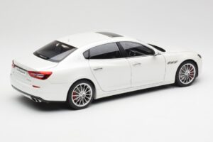 Maserati Quattroporte VI GTS Alpine Weiss AUTOart 1:18 75808 Metall – Bild 3 von 8