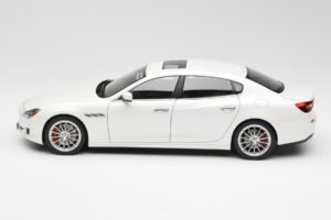Maserati Quattroporte VI GTS Alpine Weiss AUTOart 1:18 75808 Metall – Bild 4 von 8