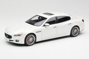 Maserati Quattroporte VI GTS Alpine Weiss AUTOart 1:18 75808 Metall