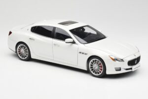 Maserati Quattroporte VI GTS Alpine Weiss AUTOart 1:18 75808 Metall – Bild 6 von 8