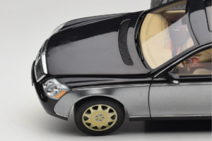 Maybach 57 SWB Caspian Black Himalayas Grey AUTOart 1:18 76151 Metall – Bild 8 von 9