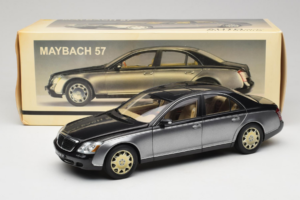 Maybach 57 SWB Caspian Black Himalayas Grey AUTOart 1:18 76151 Metall – Bild 9 von 9