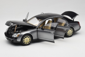 Maybach 57 SWB Caspian Black Himalayas Grey AUTOart 1:18 76151 Metall – Bild 2 von 9