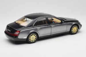 Maybach 57 SWB Caspian Black Himalayas Grey AUTOart 1:18 76151 Metall – Bild 3 von 9