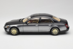 Maybach 57 SWB Caspian Black Himalayas Grey AUTOart 1:18 76151 Metall – Bild 4 von 9