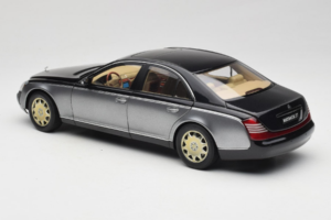 Maybach 57 SWB Caspian Black Himalayas Grey AUTOart 1:18 76151 Metall – Bild 7 von 9