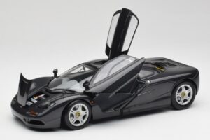 McLaren F1 Carbon Schwarz Metallic Minichamps 1:18 530133420 Metall – Bild 2 von 8