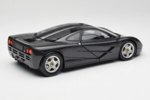 McLaren F1 Carbon Schwarz Metallic Minichamps 1:18 530133420 Metall – Bild 3 von 8