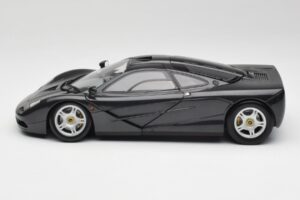 McLaren F1 Carbon Schwarz Metallic Minichamps 1:18 530133420 Metall – Bild 4 von 8