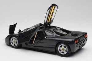 McLaren F1 Carbon Schwarz Metallic Minichamps 1:18 530133420 Metall – Bild 5 von 8
