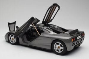 McLaren F1 Dark Silver Minichamps 1:12 530133124 Metall – Bild 5 von 8