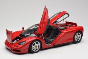 McLaren F1 Rot Minichamps 1:12 530133125 Metall – Bild 2 von 9