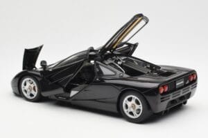 McLaren F1 Road Car Schwarz AUTOart 1:18 76002 Metall – Bild 5 von 8