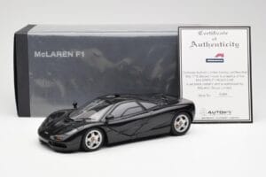 McLaren F1 Road Car Schwarz AUTOart 1:18 76002 Metall – Bild 8 von 8
