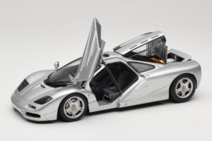 McLaren F1 Silber UT Models 1:18 530133180-R1 Metall – Bild 2 von 8