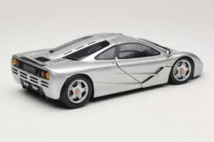 McLaren F1 Silber UT Models 1:18 530133180-R1 Metall – Bild 3 von 8